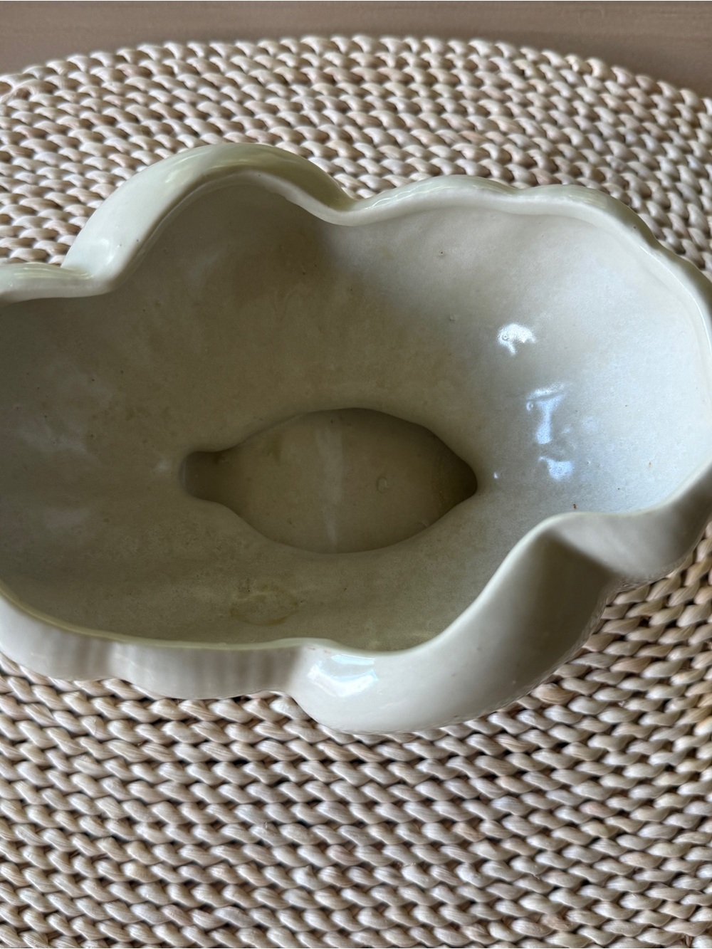 Vintage Cream Ceramic Shell-Form Bowl - Picture 4 of 5